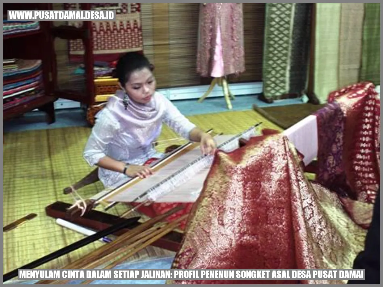 Menyulam Cinta dalam Setiap Jalinan: Profil Penenun Songket Asal Desa Pusat Damai